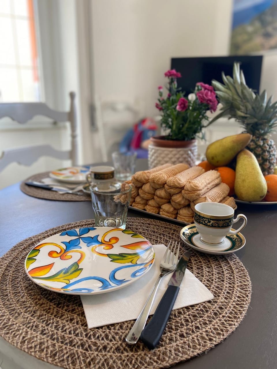 Dining area, Food, Continental breakfast, Lunch