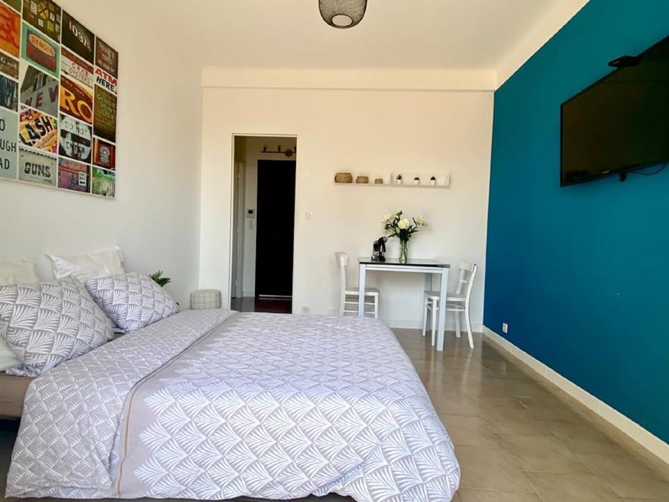 Bed, Photo of the whole room
