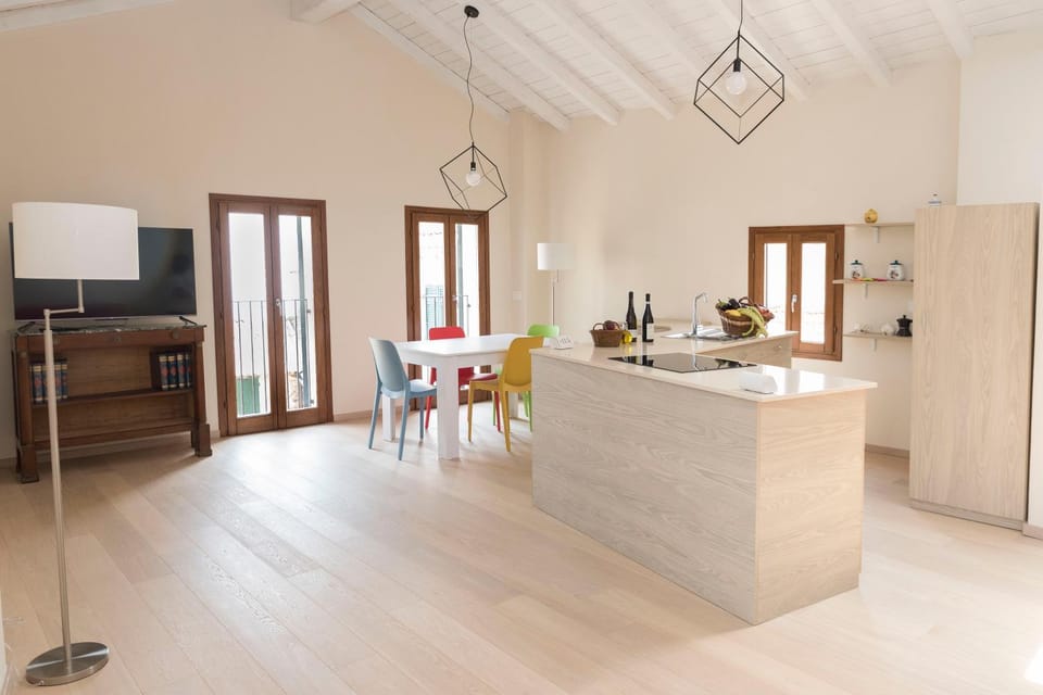 TV and multimedia, Kitchen or kitchenette, Dining area