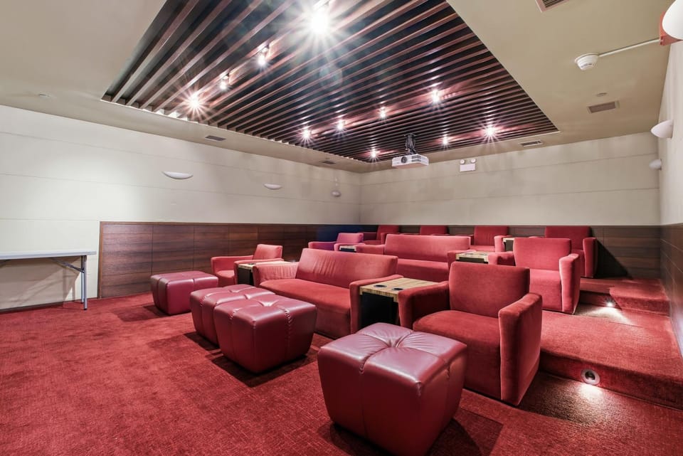 2bd River North Condo with Million Dollar Views! condo Apartment in River North