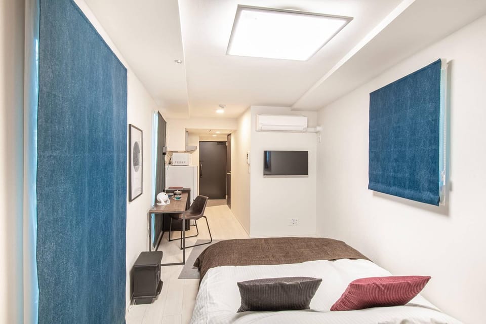 Bed, TV and multimedia, Seating area, Bedroom, air conditioner