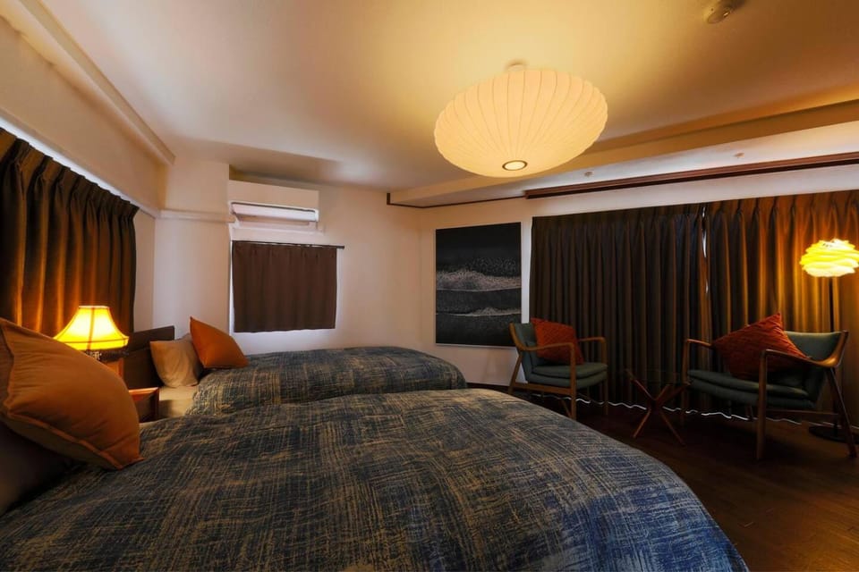 Bed, Seating area, Bedroom, air conditioner