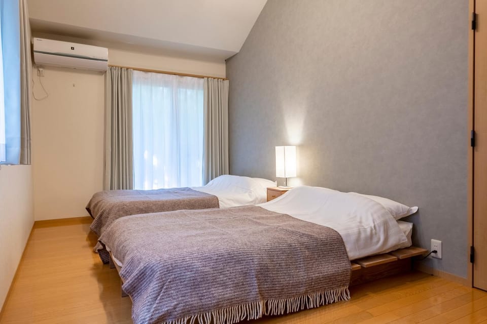 Bed, Bedroom, air conditioner