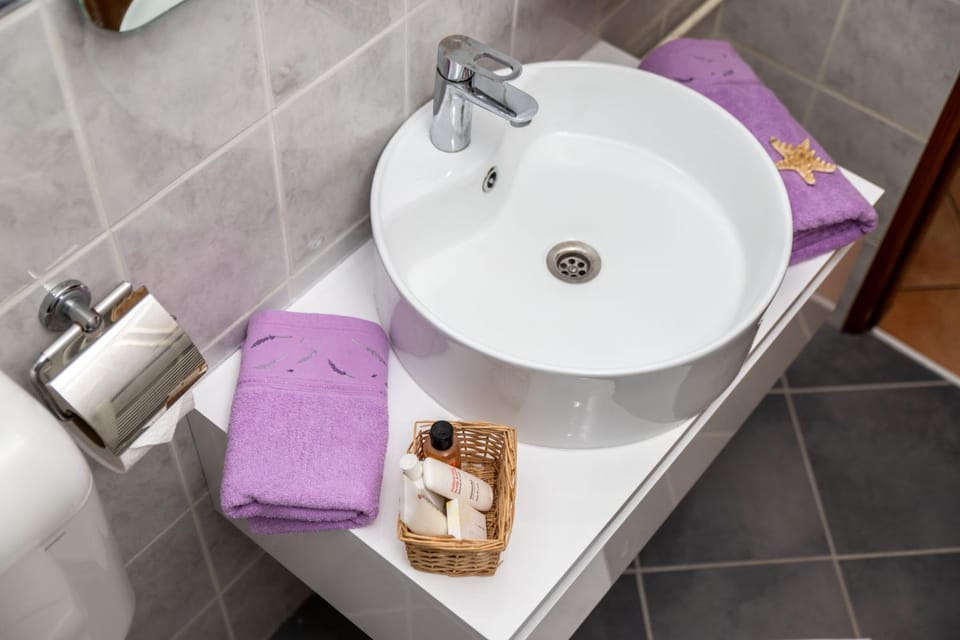 Bathroom, towels