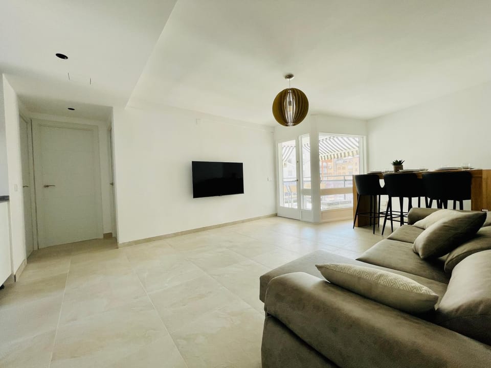 TV and multimedia, Living room, Evening entertainment