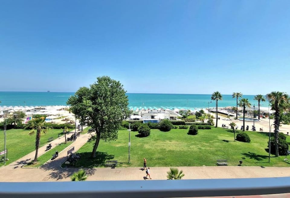 Neighbourhood, Beach, Sea view