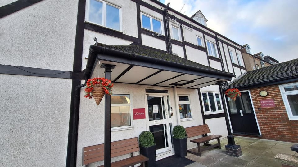 Property building, Facade/entrance, Day