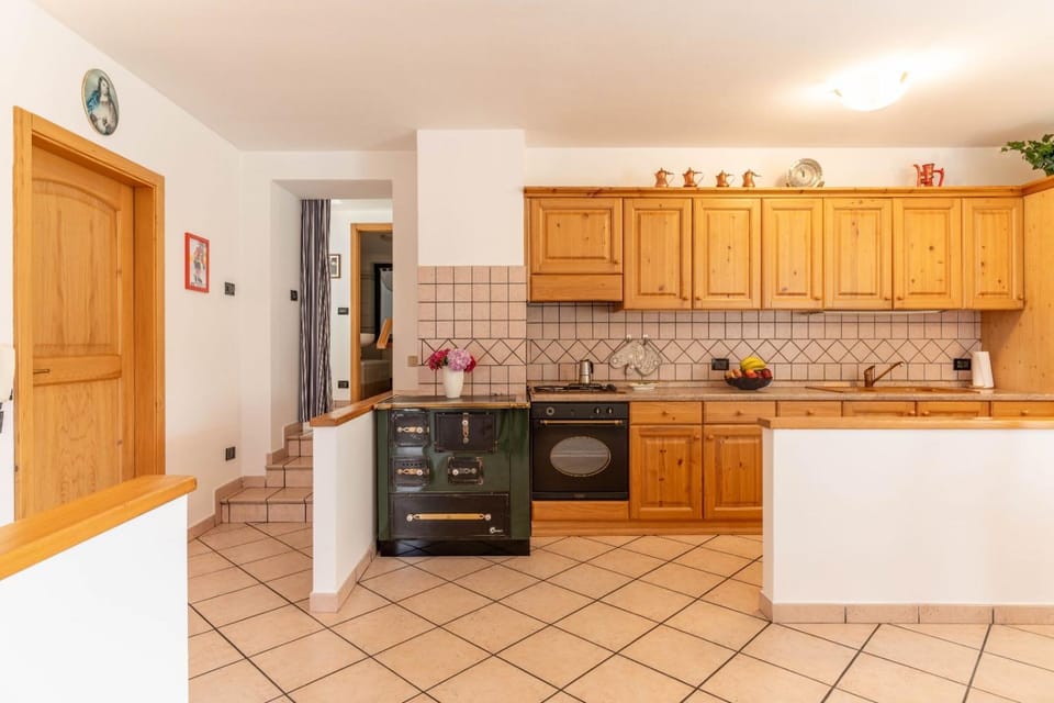 Kitchen or kitchenette, pet friendly, stove