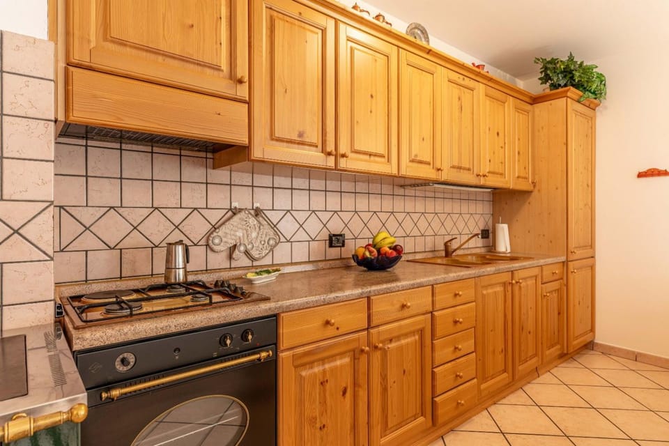 Kitchen or kitchenette, pet friendly, stove