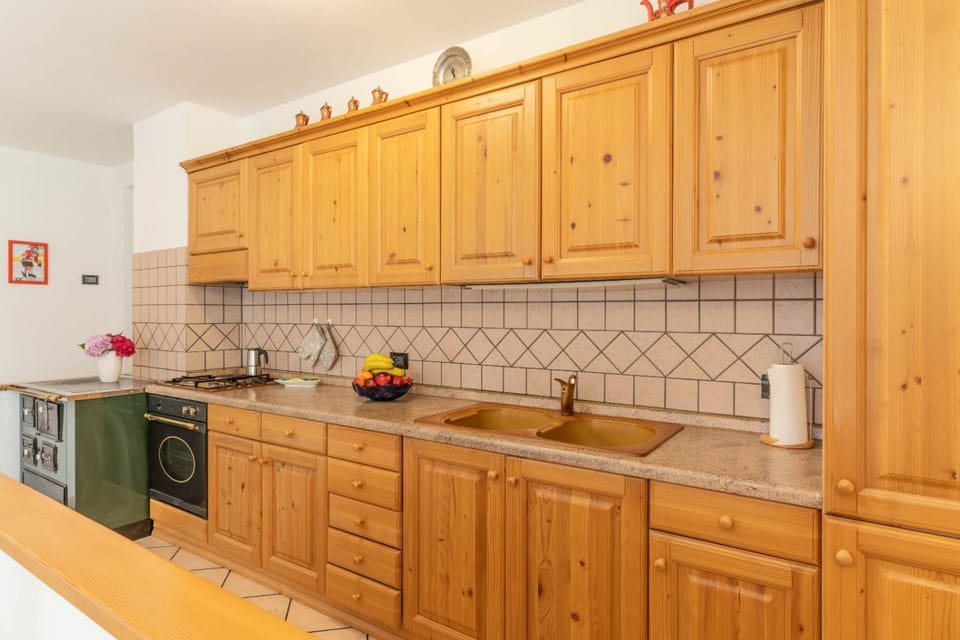 Kitchen or kitchenette, pet friendly, stove