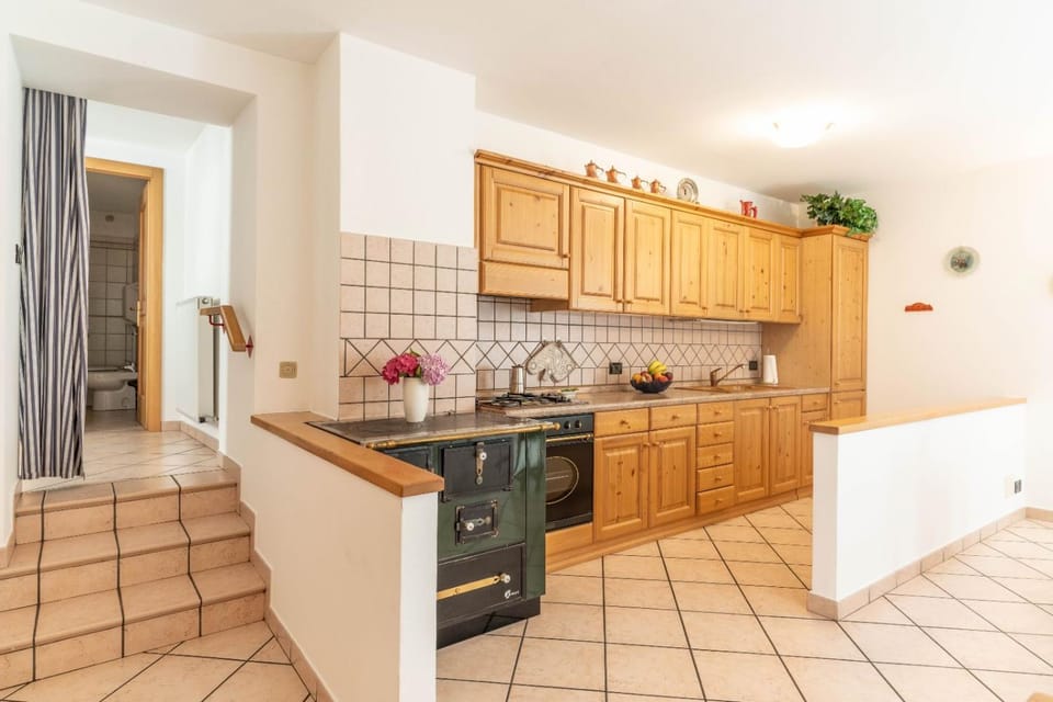 Kitchen or kitchenette, pet friendly, stove