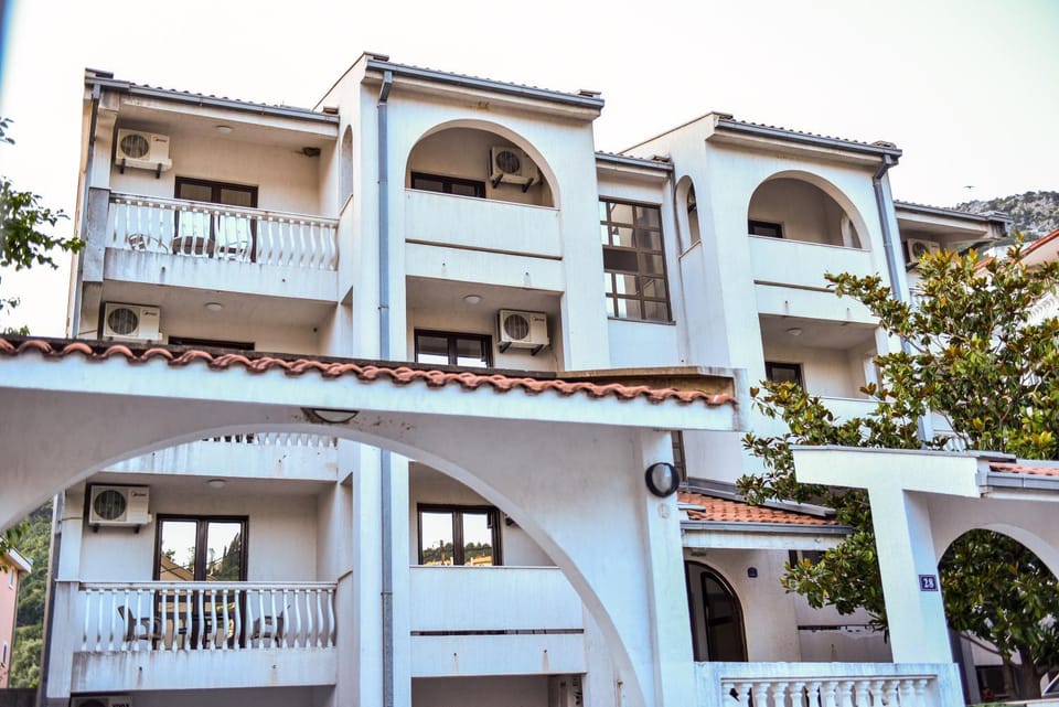 Apartmani Danica Sutomore Bed and Breakfast in Montenegro