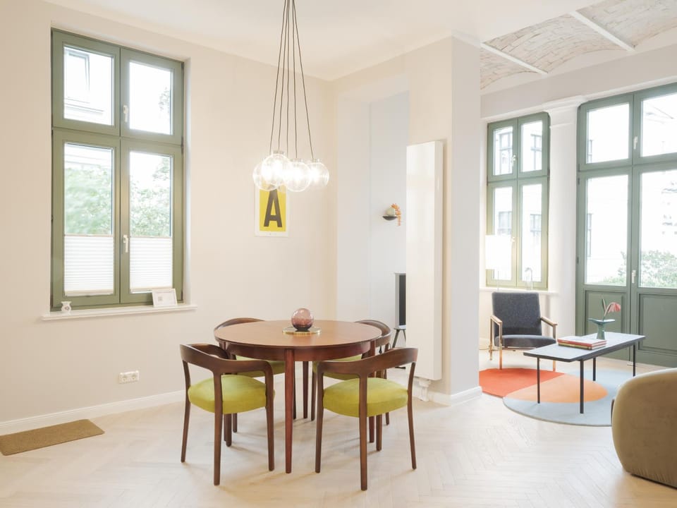 Photo of the whole room, Dining area