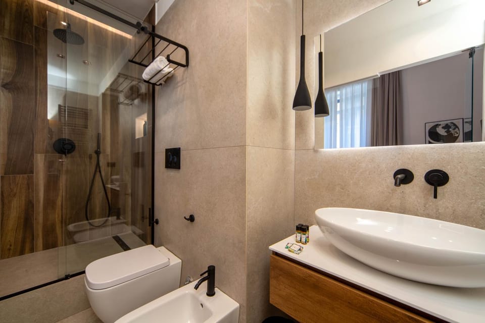 Shower, Toilet, Bathroom, bidet, towels