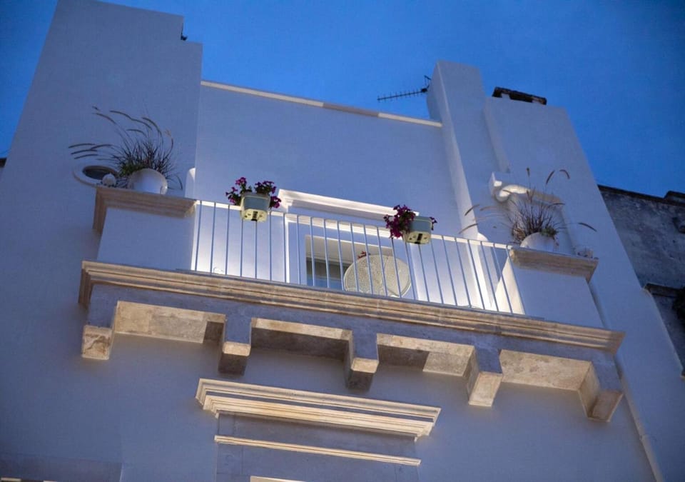 Property building, Balcony/Terrace, Balcony/Terrace