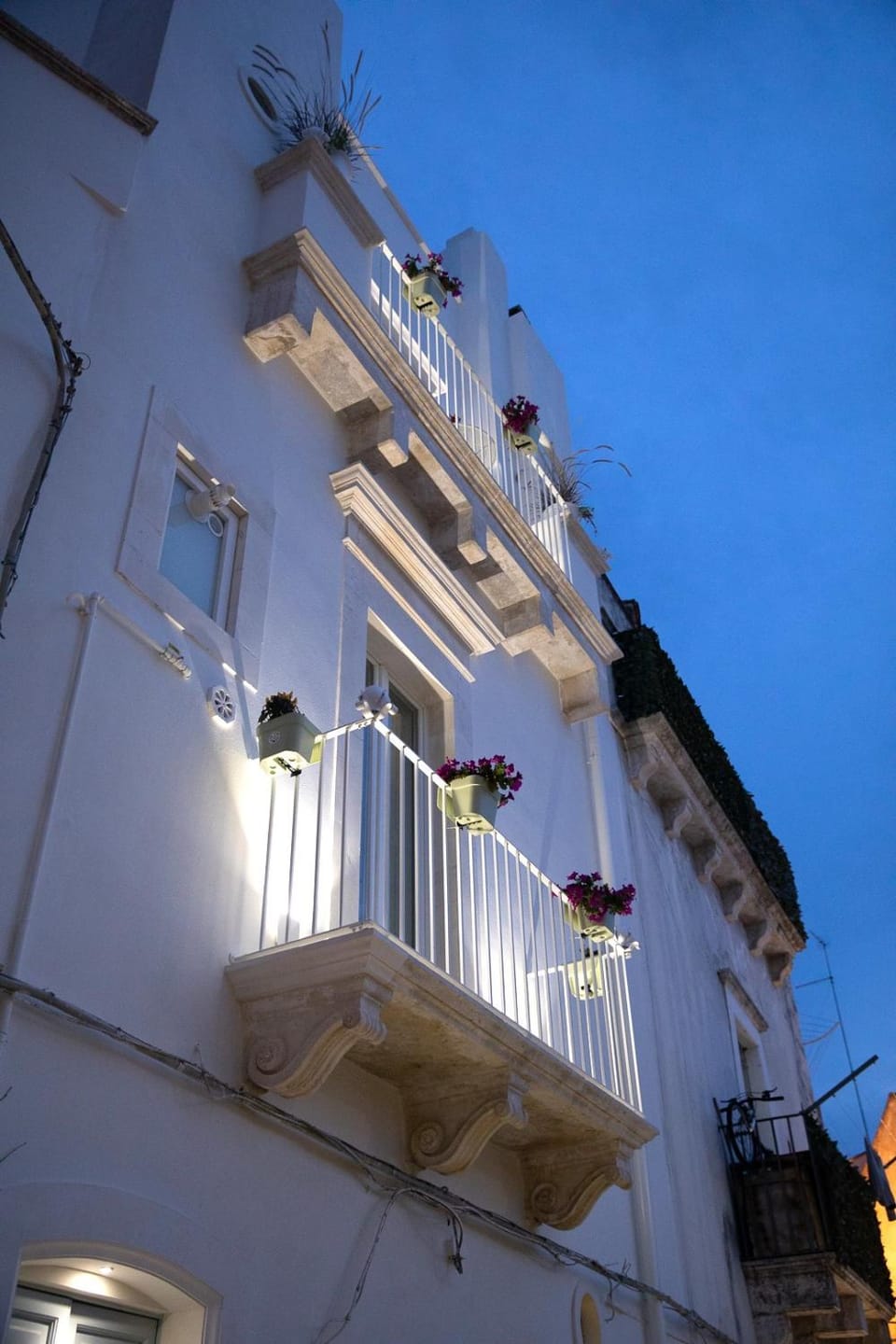 Property building, Balcony/Terrace, Balcony/Terrace