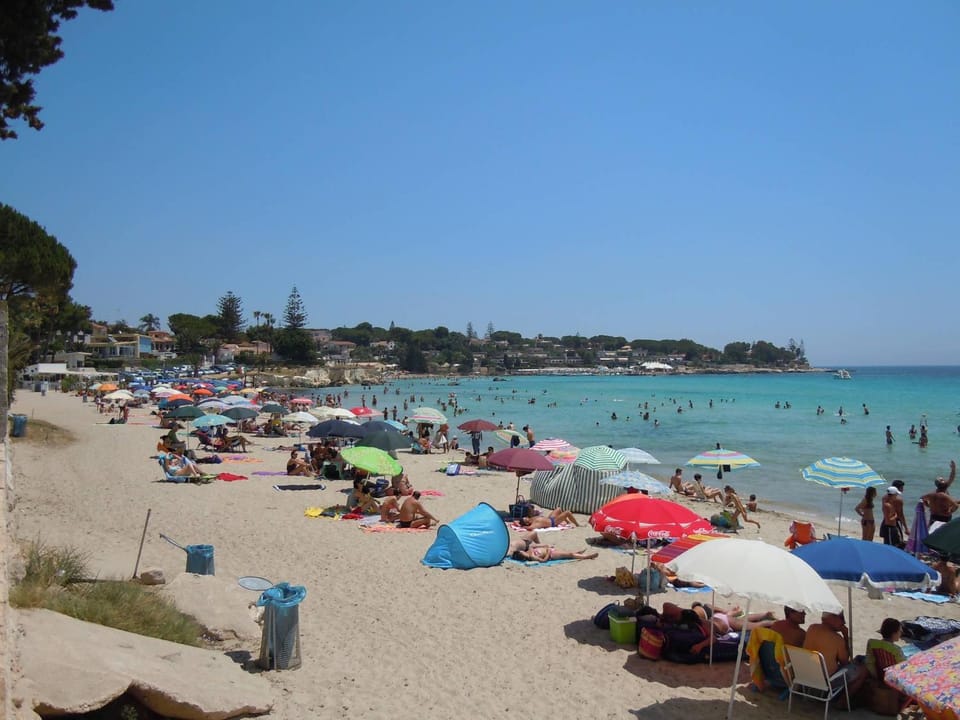 Apartment in villa with swimming pool 20 meters from the sea Apartment in Fontane Bianche