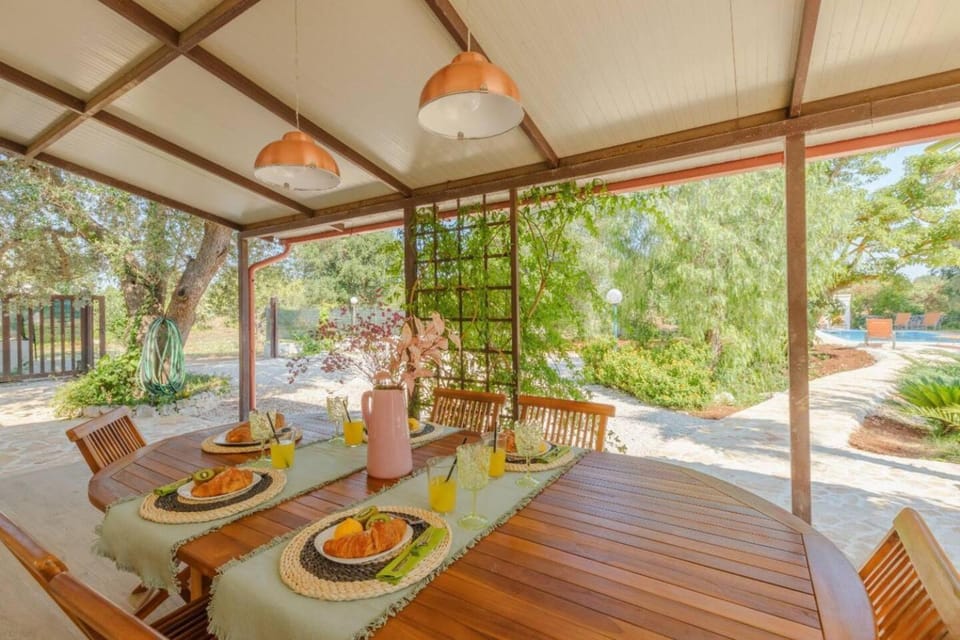 Patio, Day, Garden, Dining area, Garden view