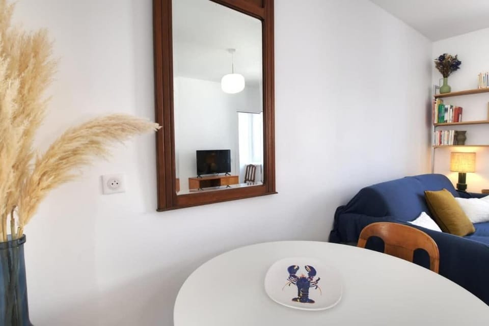 TV and multimedia, Living room, Dining area