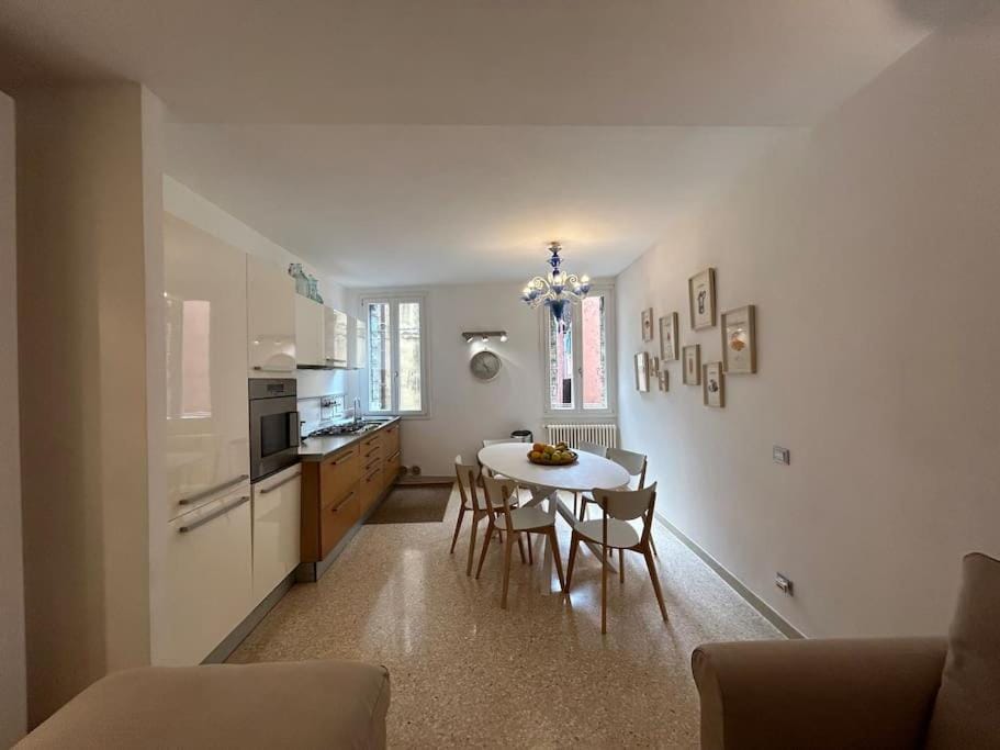 TV and multimedia, Kitchen or kitchenette, Living room, Seating area, Dining area, minibar, pet friendly, stove