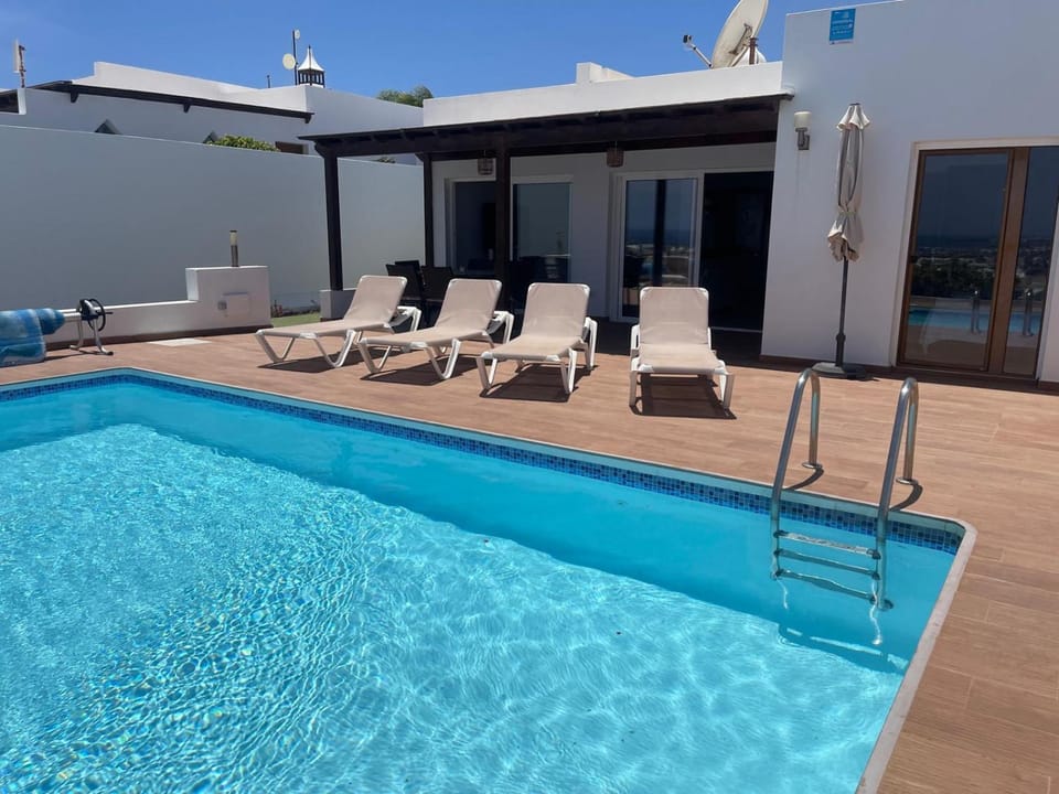 VILLAS LANZAROTE LOS ALTOS by NEW LANZASUITES Villa CASSIDELL Villa in Playa Blanca