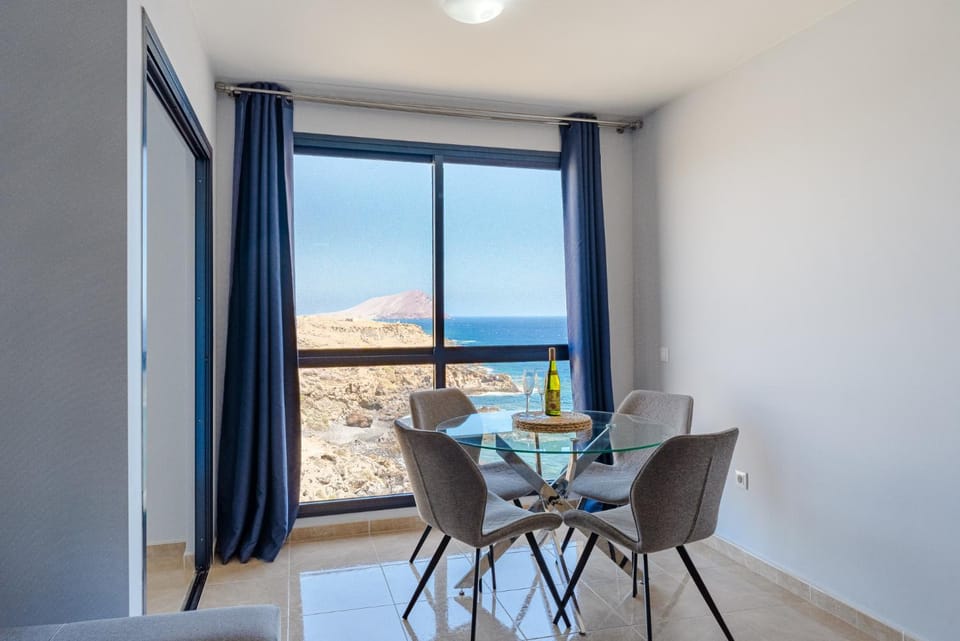 Stunning sea view in Los Abrigos Apartment in Abona