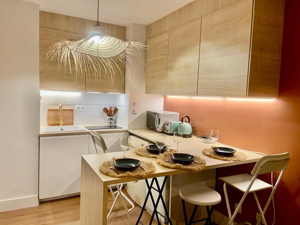 Coffee/tea facilities, Kitchen or kitchenette, Dining area