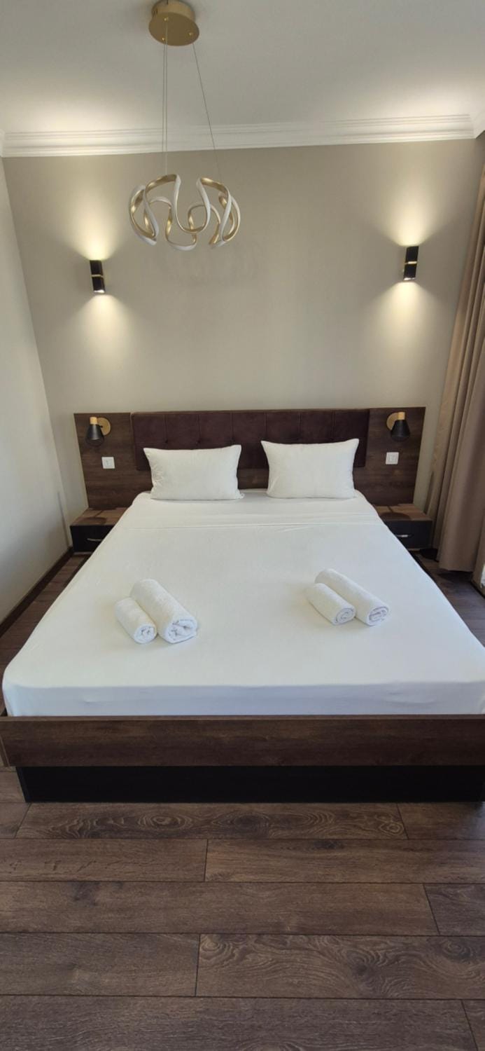 Bed, Photo of the whole room, Bedroom, towels