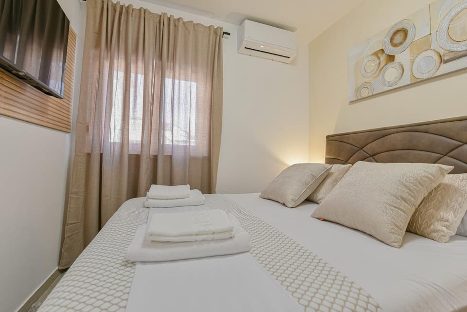 TV and multimedia, Bedroom, towels, air conditioner