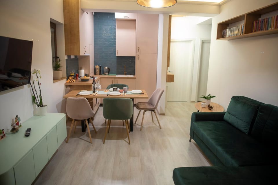 TV and multimedia, Kitchen or kitchenette, Living room, Dining area