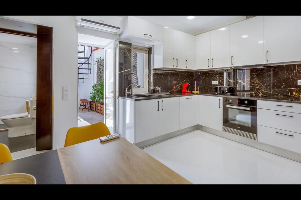 Kitchen or kitchenette, Dining area, dishwasher, minibar, pet friendly, stove