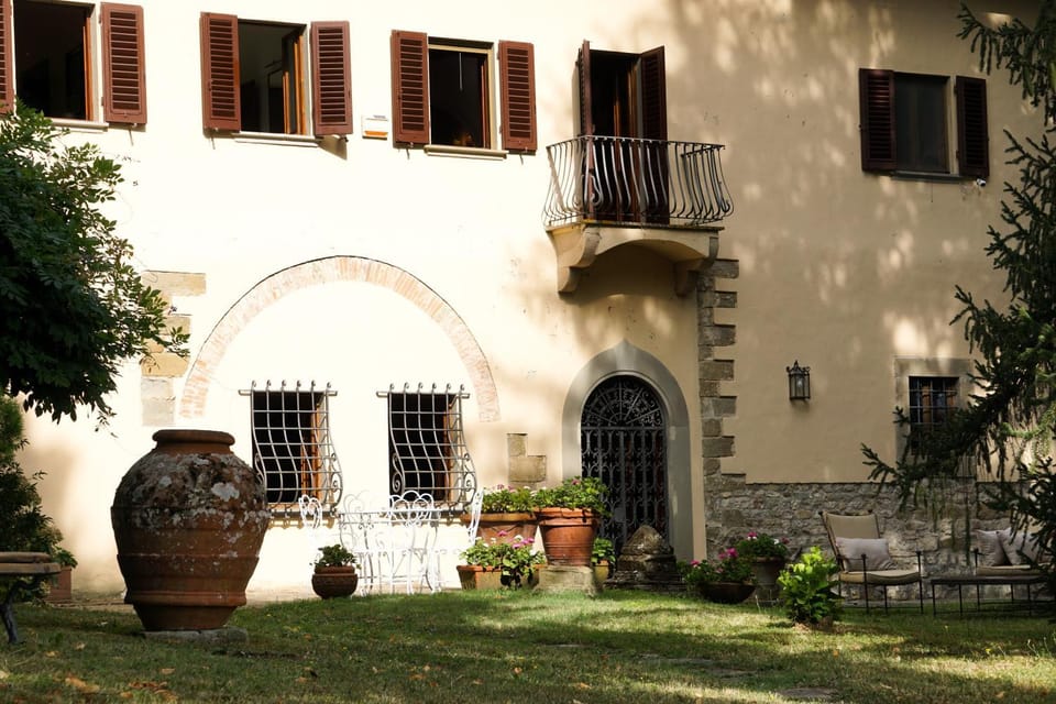 Property building, Garden, Balcony/Terrace, Balcony/Terrace