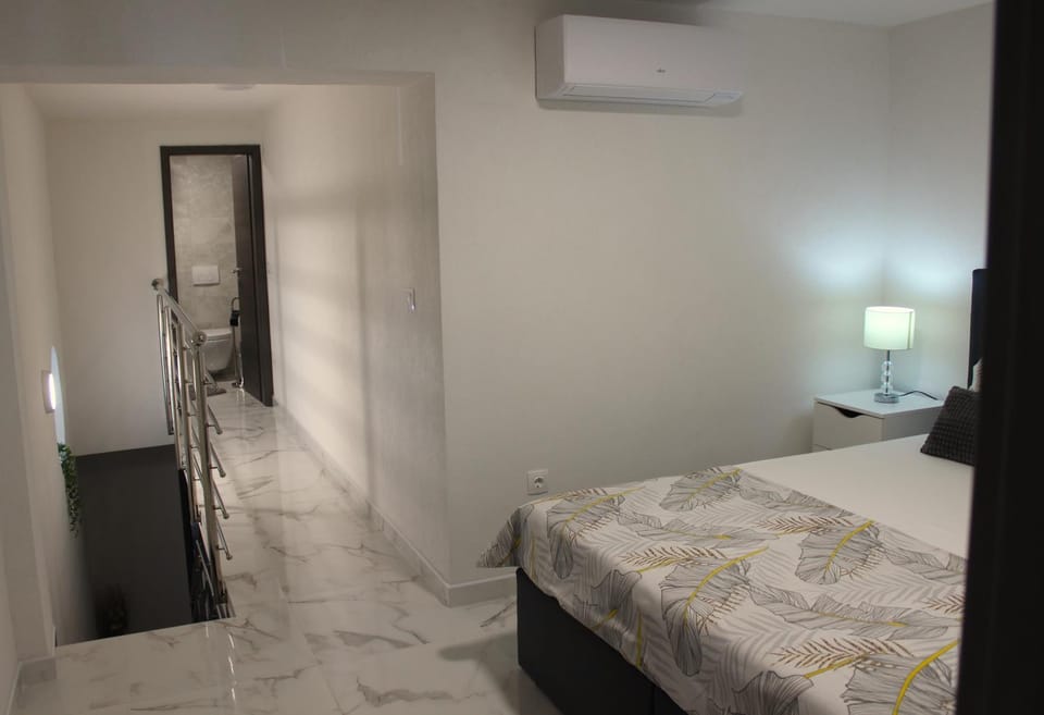 Photo of the whole room, air conditioner