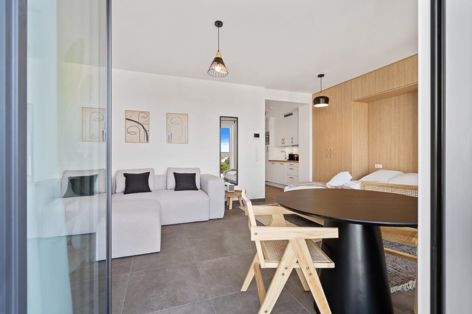 Bed, Kitchen or kitchenette, Living room, Photo of the whole room, Dining area, Bedroom