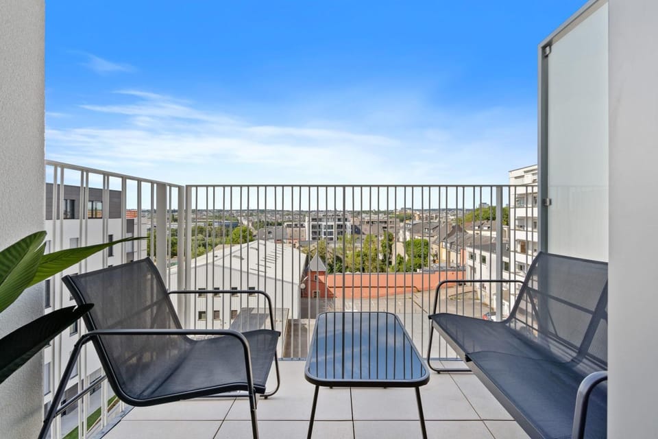 Day, View (from property/room), Balcony/Terrace, Living room, Seating area