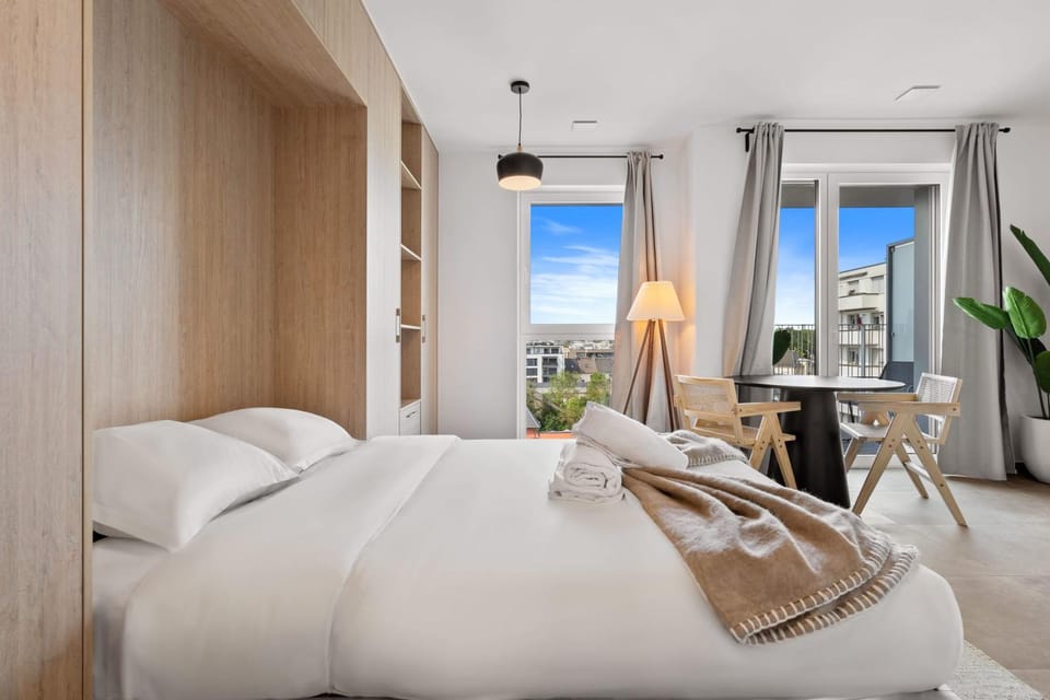 Bed, Photo of the whole room, Bedroom, towels