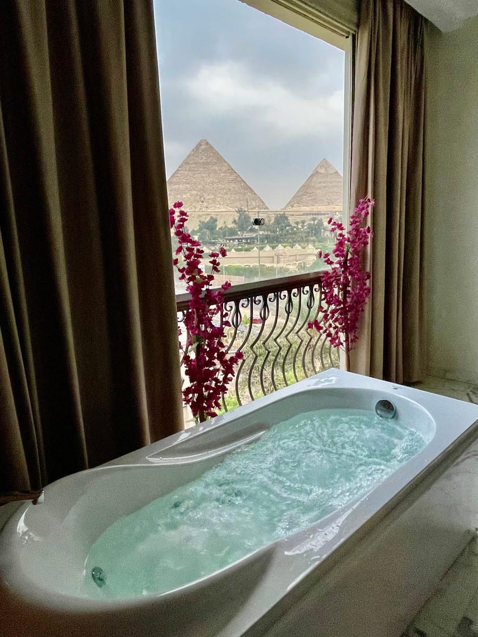 Natural landscape, Hot Tub, Mountain view, Pool view, Bath