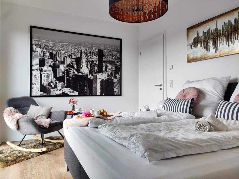 Bed, Photo of the whole room, Bedroom