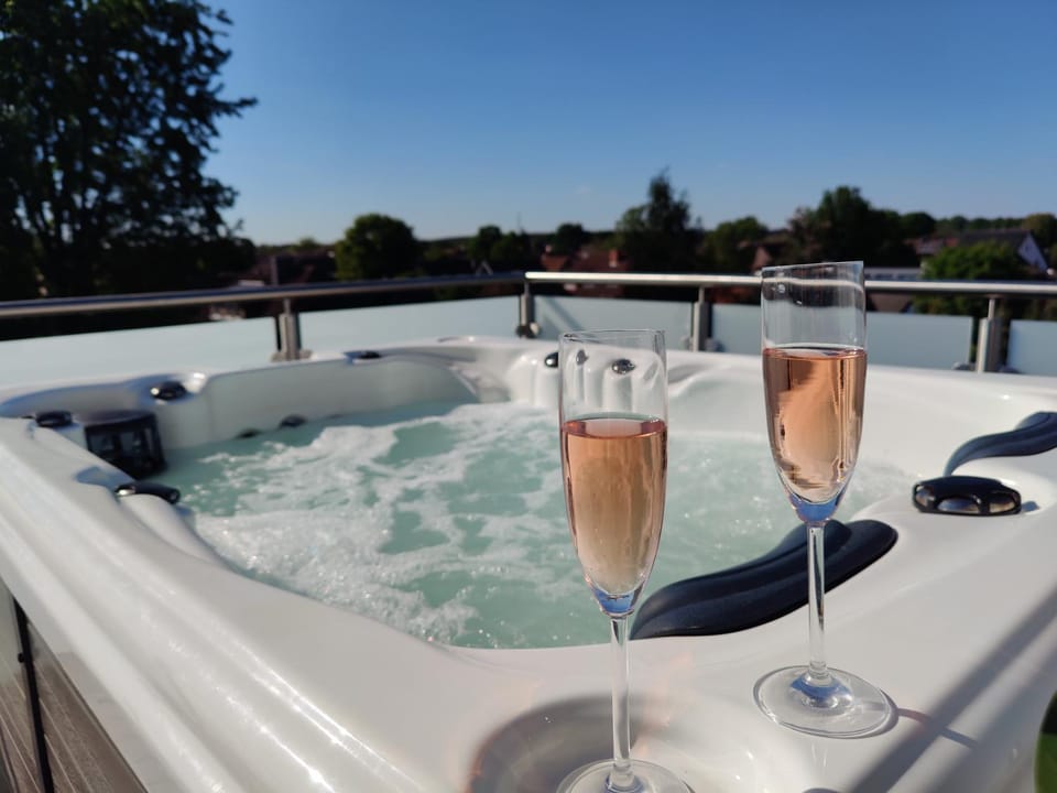 Day, Natural landscape, Hot Tub, Hot Tub, Balcony/Terrace, Pool view