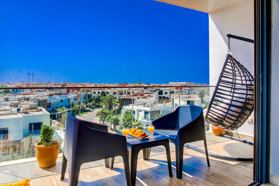 Central Panoramic View in Agadir Bay, Big Terrace, Pools, Wifi, Parking Apartment in Agadir