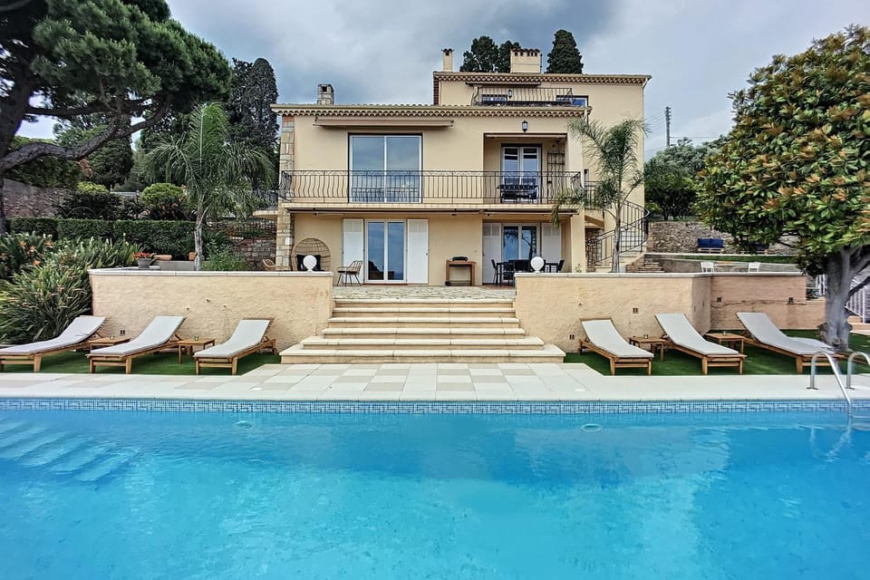 Property building, Garden, Swimming pool