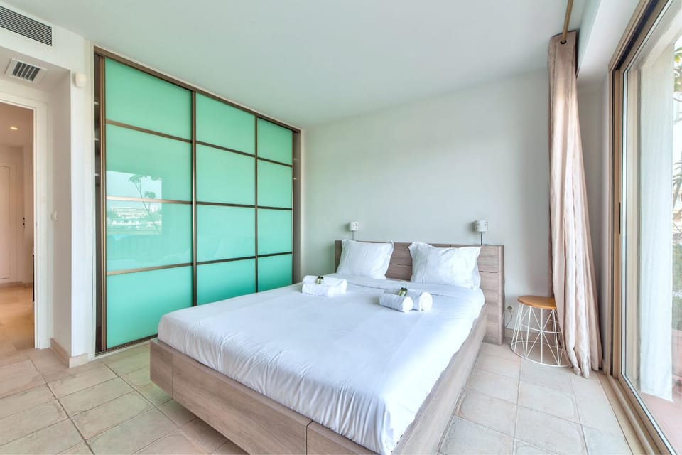 La pinede Apartement equiped with air conditioning and a pool! Apartment in Antibes