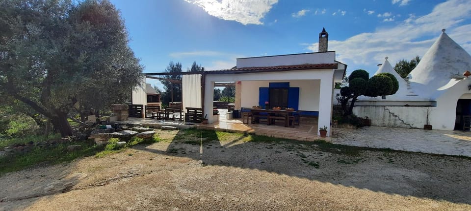 Property building, Patio, Meals