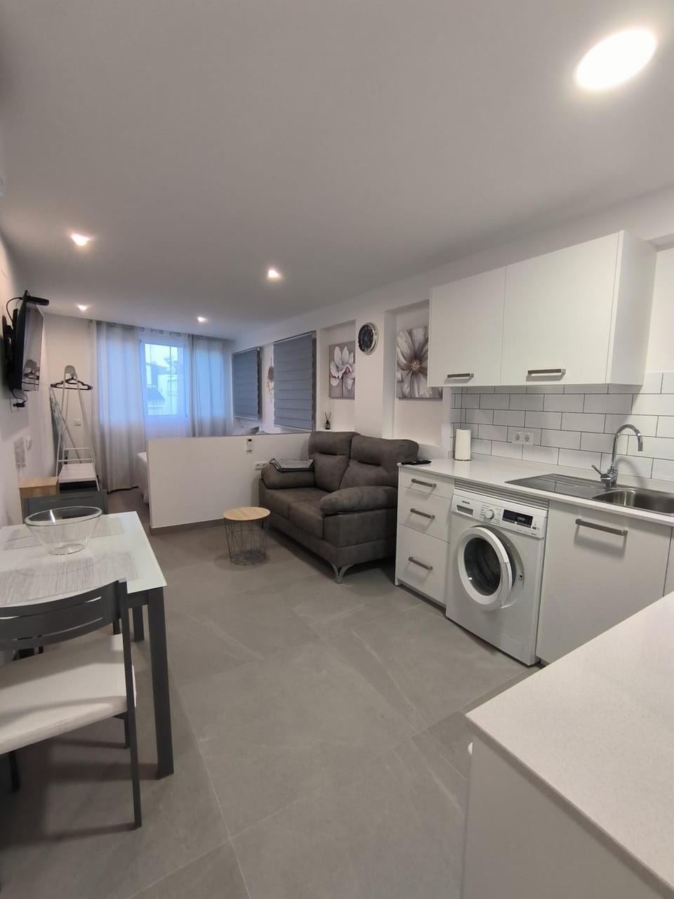 Kitchen or kitchenette, Living room, Dining area