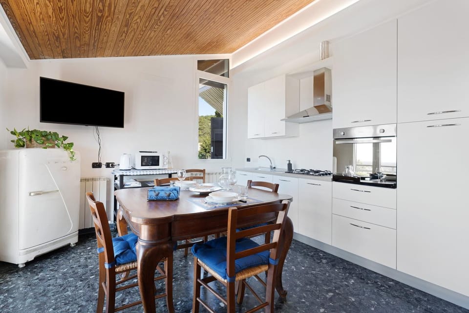 Property building, Kitchen or kitchenette, Living room