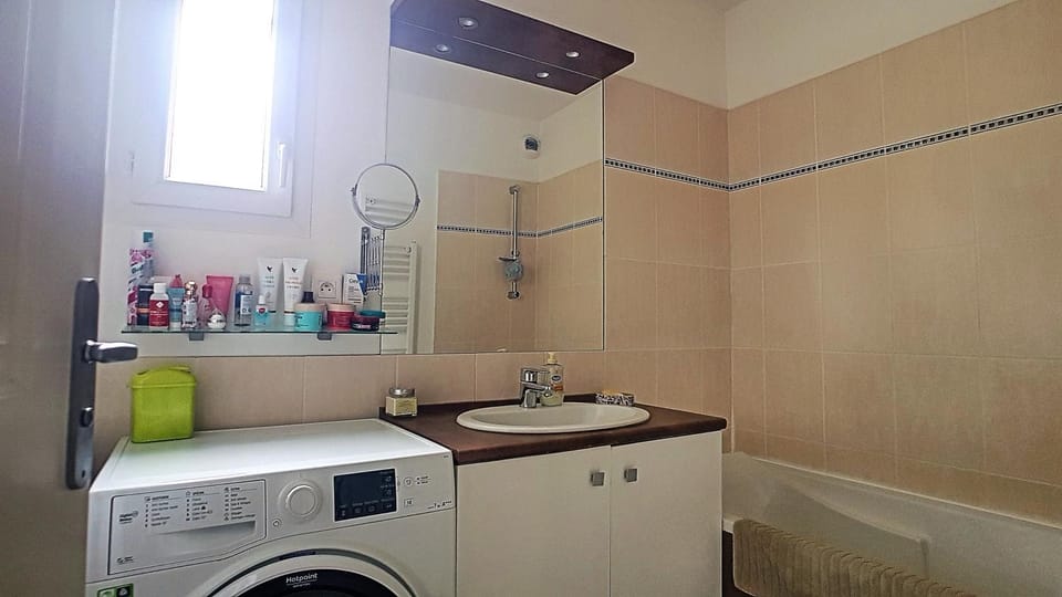 Bathroom, Bath, washing machine