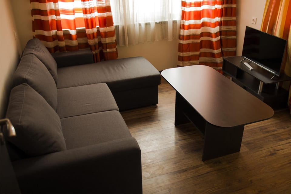 Communal lounge/ TV room, TV and multimedia, Living room, Seating area