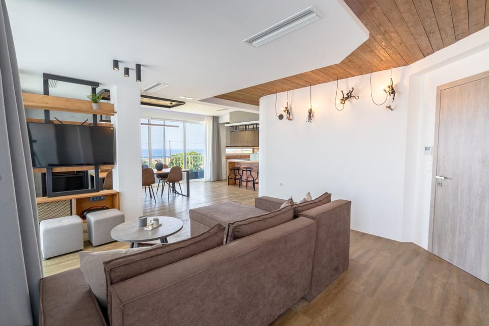 Communal lounge/ TV room, Living room, Dining area