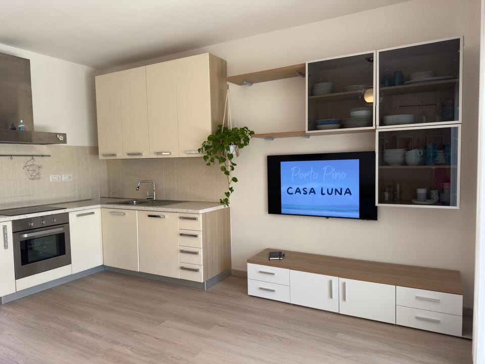 TV and multimedia, Kitchen or kitchenette, internet, internet, stove