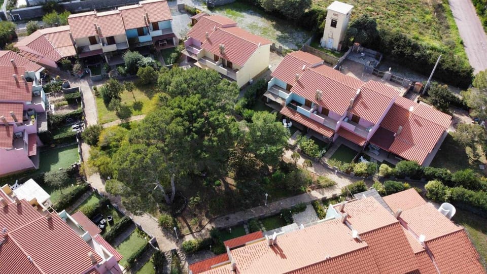 Property building, Day, Neighbourhood, Bird's eye view, Street view